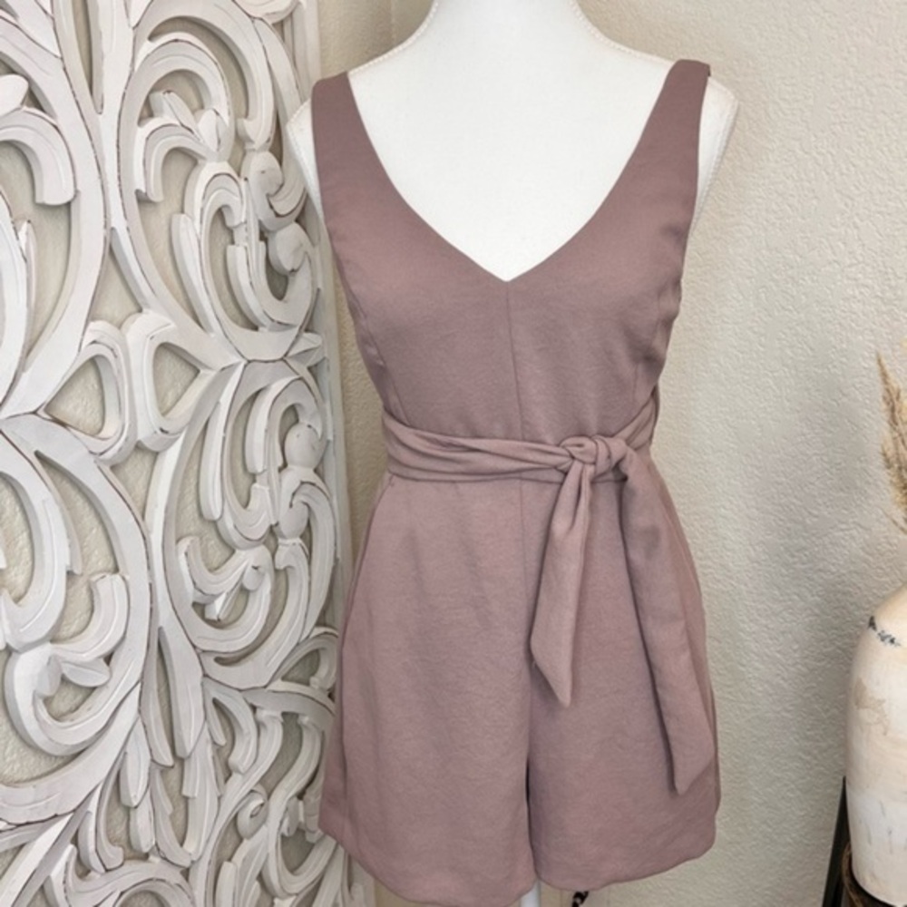 ARITZIA WILFRED Écoulement Romper‎ Tan Size 0